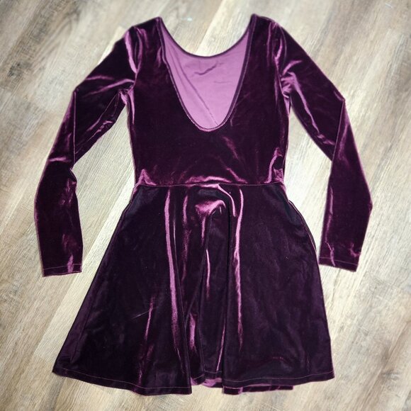 🎁Aeropostale🎁 Purple/Maroon Velvet Skater Dress Low Back Long Sleeve M - Picture 2 of 2